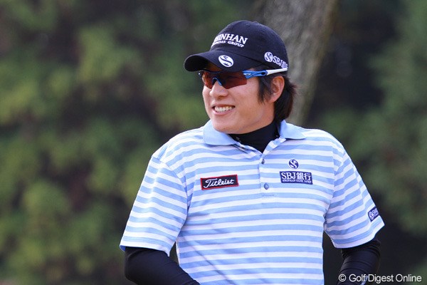 2010年 ゴルフ日本シリーズJTカップ 事前 キム・キョンテ アマチュアとのラウンドを楽しむ余裕さえみせるキム・キョンテ