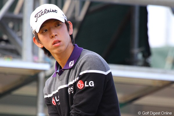 2010年 ゴルフ日本シリーズJTカップ 初日 ノ・スンヨル 少年のような華奢な体格ながら、この日ドライビングディスタンスはナンバー1となった