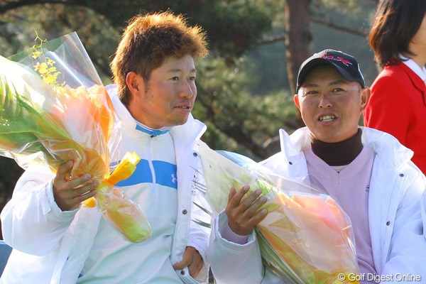 2010年 ゴルフ日本シリーズJTカップ 初日 松村道央 谷口徹 「師匠すみませんランキングで上にいっちゃって」「ま、えーよ今週抜き返したる」