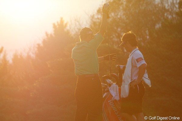 2010年 ゴルフ日本シリーズJTカップ 2日目 池田勇太 池田が17番に来たとき既に日が落ちようとしていた