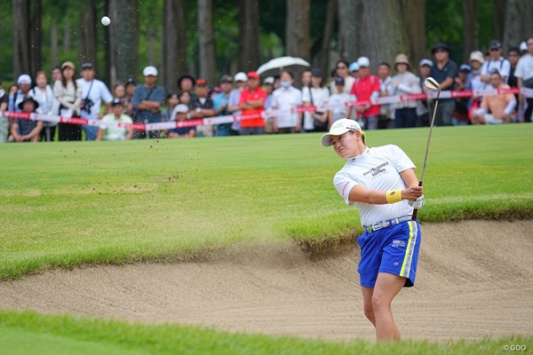 18番でもバンカーに入れるもバーディで締めた