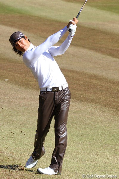 2010年 ゴルフ日本シリーズJTカップ 3日目 石川遼 アイアンショットは好調だったが、いまひとつチャンスに恵まれず通算3アンダー10位タイ