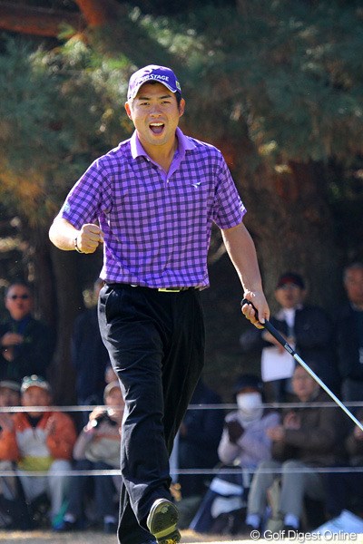 2010年 ゴルフ日本シリーズJTカップ 最終日 池田勇太 9番では難しいバーディパットを沈め、渾身のガッツポーズを披露したが…