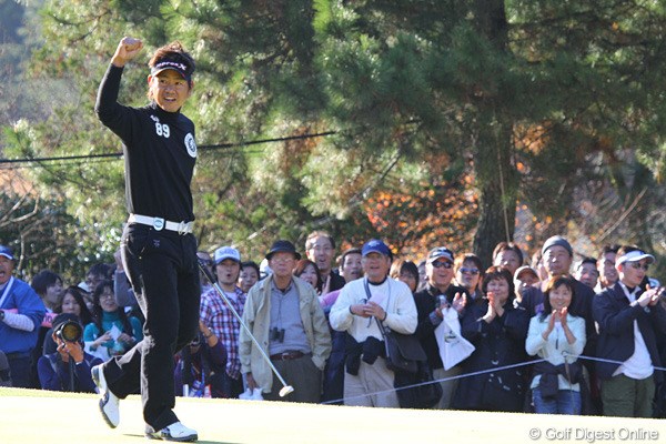 2010年 ゴルフ日本シリーズJTカップ 最終日 藤田寛之 見事に谷口徹の猛追を振り切った藤田寛之。これぞプロの業！