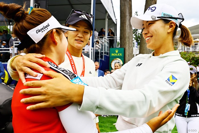 山下美夢有を笑顔で出迎え 2024年 KPMG全米女子プロゴルフ選手権 最終日