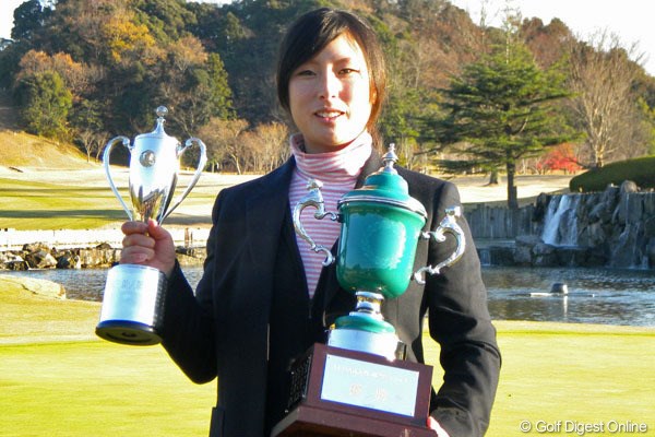2010年 LPGA新人戦 加賀電子カップ 最終日 山本亜香里 初日から首位をキープし、山本亜香里が見事優勝を飾った