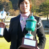 初日から首位をキープし、山本亜香里が見事優勝を飾った 2010年 LPGA新人戦 加賀電子カップ 最終日 山本亜香里