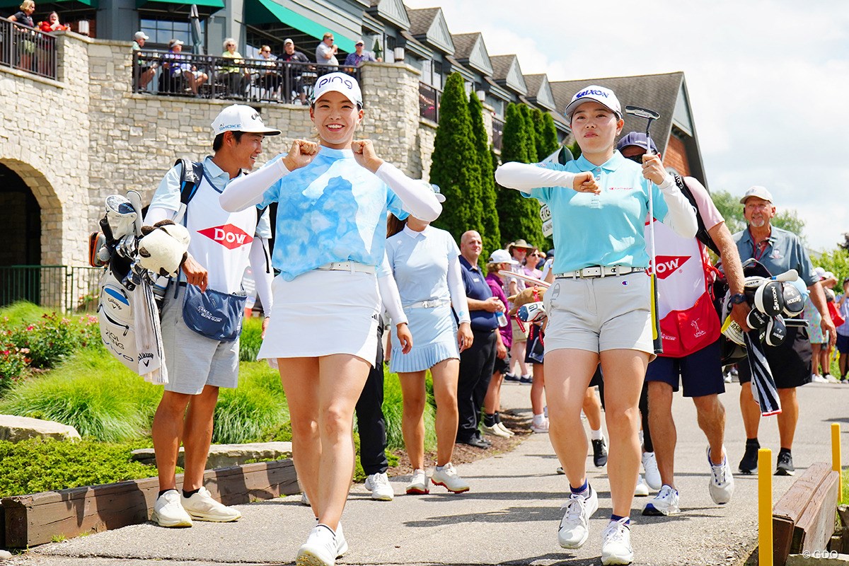 2024年 ダウ選手権 3日目 渋野日向子 勝みなみ 歩きながら振り付けは手の動きだけ