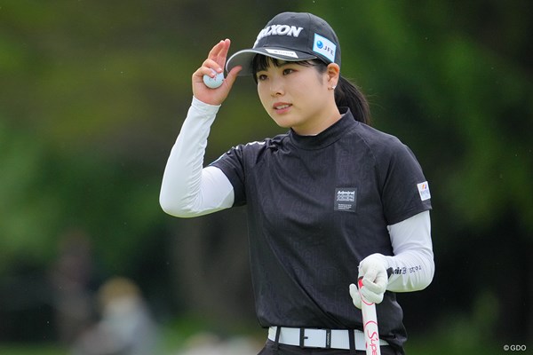 最終日最終組に入った尾崎彩美悠。首位を4打差で追う