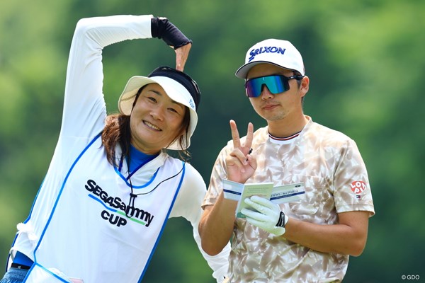 2024年 長嶋茂雄招待 セガサミーカップゴルフトーナメント 初日 木村太一 プロのほうが照れてるような