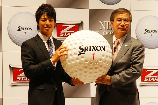 風・ラフに強い「NEW スリクソン Z-STAR」 ダンロップ NO.1 石川遼が使用する「スリクソン Z-STAR」がリニューアル。写真右は「SRIスポーツ 代表取締役社長 馬場宏之」