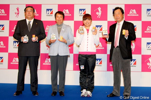 2010年 樋口久子 森永製菓ウイダーレディス 2011 記者会見