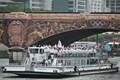 開会式でセーヌ川を進む日本選手団（AFP=時事）