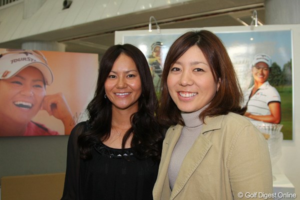 2010年 沖縄県民栄誉賞 宮里藍、宮里美香 ともに米ツアーを戦う二人だが、「沖縄で会うのは初めて」と美香