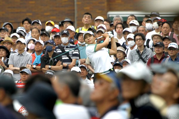 2024年 北海道meijiカップ 初日 渋野日向子 大勢のギャラリーに囲まれて国内ツアー今季初戦をスタート