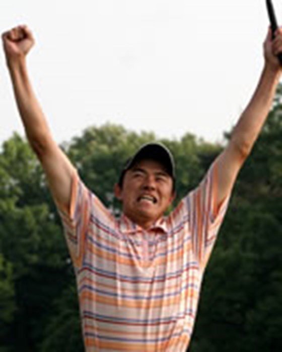 三菱ダイヤモンドカップゴルフを制し通算5勝目を挙げた横尾要 2006年 プレーヤーズラウンジ 横尾要