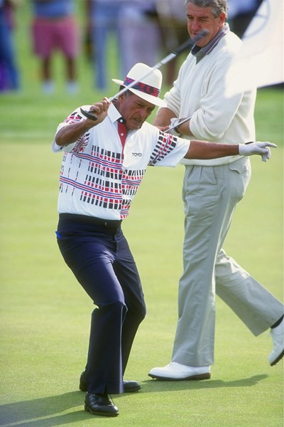 チチ・ロドリゲス グリーン上で踊るチチ・ロドリゲスさん※写真は1994年メルセデス選手権（Getty Images）