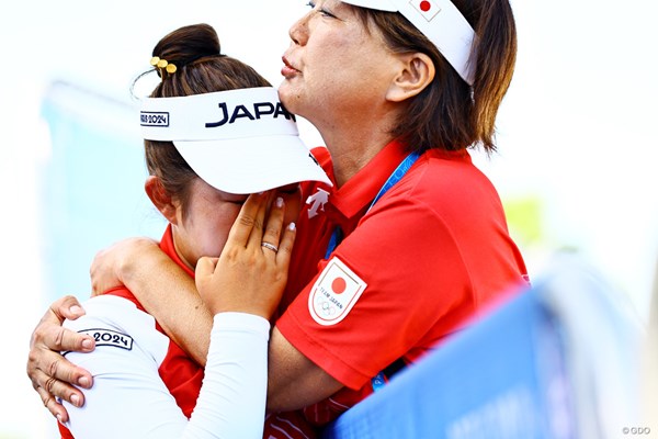 2024年 パリ五輪 4日目 山下美夢有 山下美夢有はJLPGAの小林浩美会長のねぎらいに涙があふれた