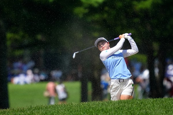 2024年 NEC軽井沢72ゴルフトーナメント 最終日 尾関彩美悠 さわやかコーデ（Yoshimasa Nakano/Getty Images）