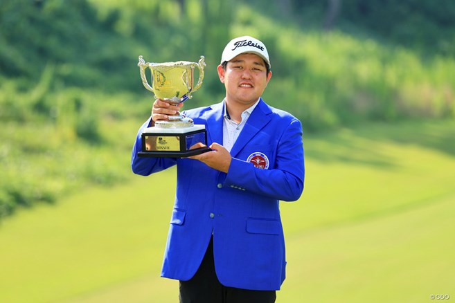 米澤蓮が2打差逆転でツアー2勝目 阿久津未来也2位