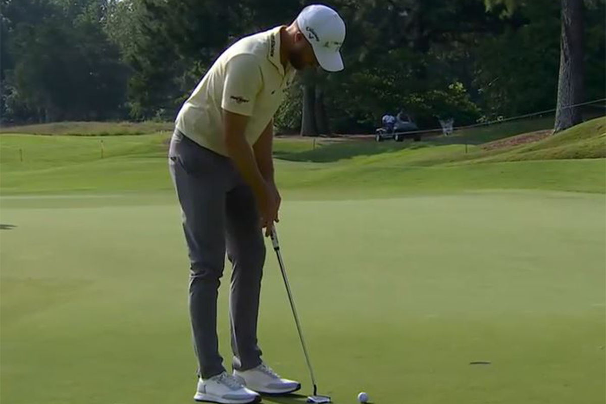 バーディパットを決めるクリス・カーク（提供PGAツアー）