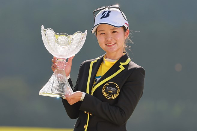 川崎春花が“完全優勝”で今季3勝目 渡邉彩香が3打差2位