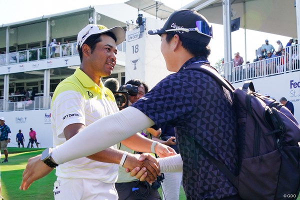 2024年 フェデックスセントジュード選手権 最終日 松山英樹 須崎雄矢トレーナー 腰に不安を抱える中での優勝を喜び合った