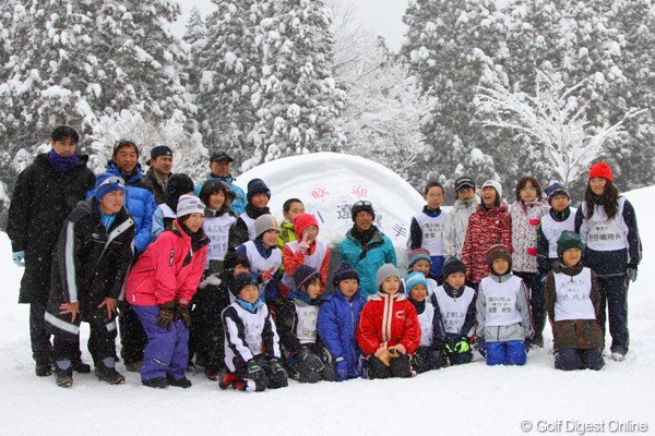 2011年 クロスカントリー合宿 石川遼 最後は参加した子供たちと記念撮影。来年の石川は1位の座を勝ち取れるのか？