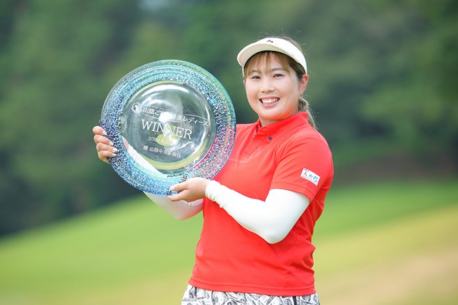 桑山紗月が下部ツアー2勝目 スタイヤーノ、木下とのプレーオフ制す