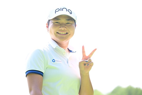 2024年 ニトリレディスゴルフトーナメント 3日目 宮澤美咲 ピースが似合う（Atsushi Tomura/Getty Images)