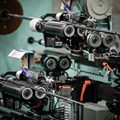 成型されたシャフトを削り、フレックスを調整する機械（撮影：落合隆仁）