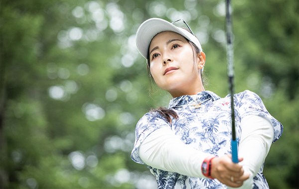 2024年 フジクラ特集 プレーだけでなく、JLPGAブライトナーとしても国内女子ツアーをけん引する青木瀬令奈（撮影：落合隆仁）