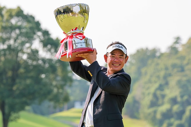 平塚哲二がシニア初優勝 片山晋呉は痛恨ダボでV逸