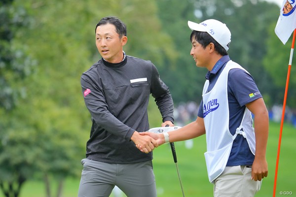 2024年 ANAオープンゴルフトーナメント 4日目 岩崎亜久竜 学生時代からずっと友達の湯本開史キャディと