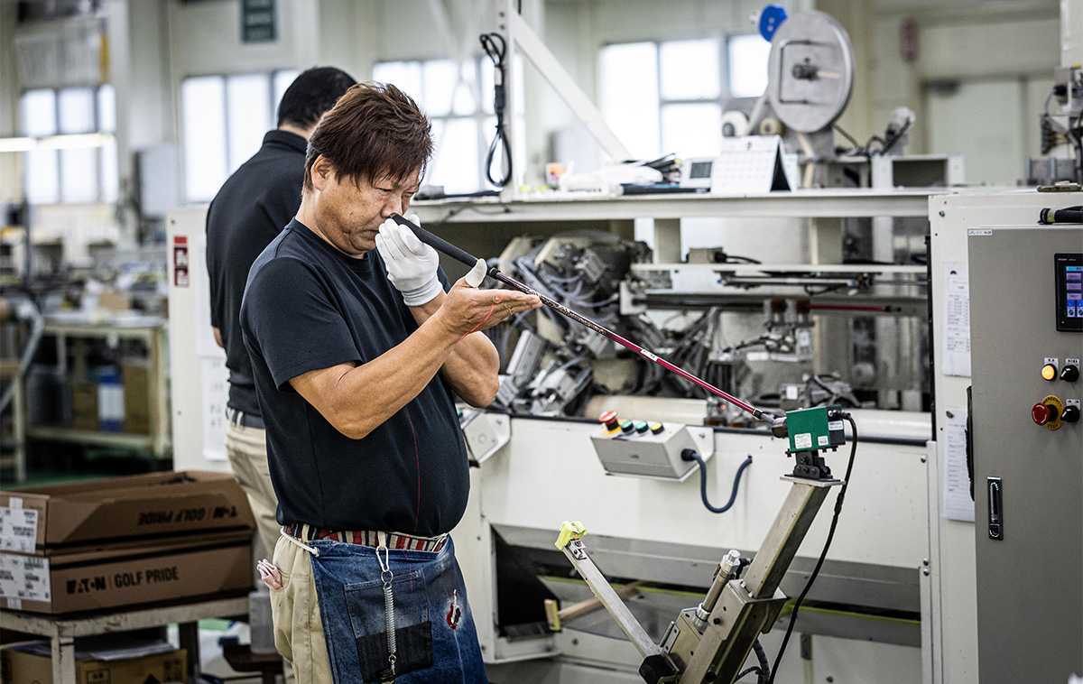 2024年 本間ゴルフ特集 職人の厳しい目が高品質の製品を生み出します（撮影：角田慎太郎）
