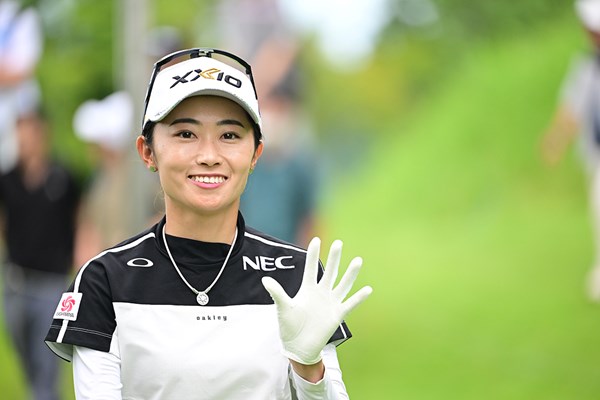 2024年 ミヤギテレビ杯ダンロップ女子オープン 初日 安田祐香 キラキラ(Atsushi Tomura/Getty Images)