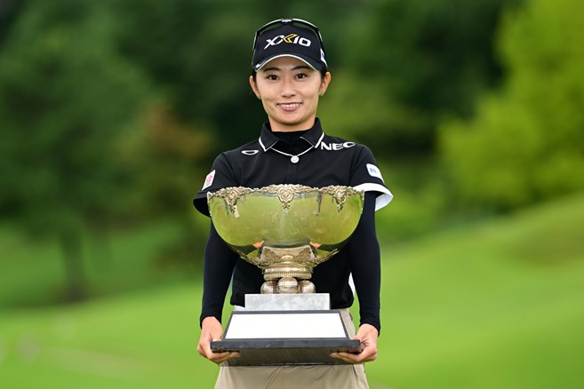 安田祐香が待望のツアー初優勝「すごく自信に」 27ホール短縮競技を逃げ切る