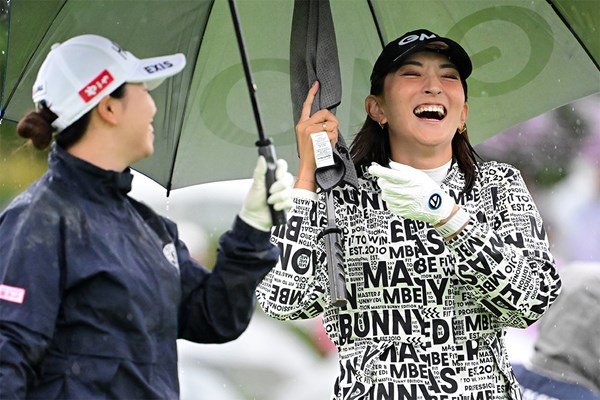 2024年 ミヤギテレビ杯ダンロップ女子オープン 最終日 脇元華 笑いすぎ（Atsushi Tomura/Getty Images）