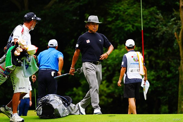 片山晋呉は首位と5打差で初日を終えた