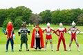 優勝した増田伸洋は「ウルトラマン ブラザーズマント」を羽織って記念撮影