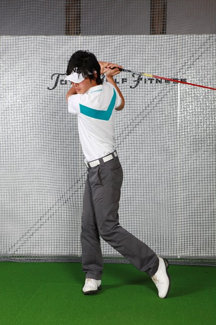 体のねじれを理解してヘッドを加速 スイングを作る Gdo ゴルフレッスン 練習