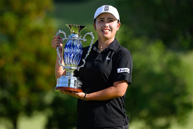 山城奈々が8年ぶり女子下部ツアー3勝目 2打差2位に吉川桃