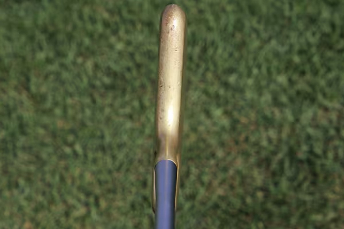 2024年 ブラックデザート選手権 ブルズアイパター シャフト径とほぼ同じ薄さ（GolfWRX）