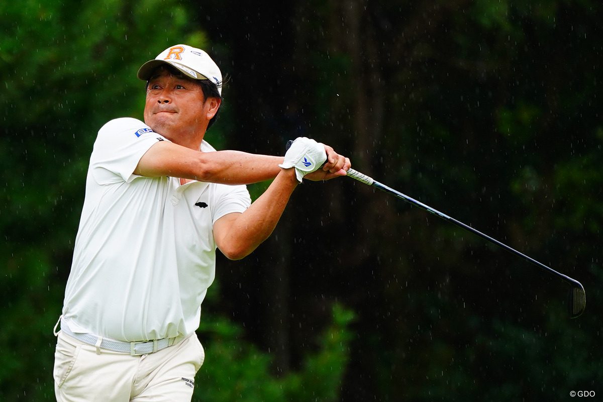 シニア初優勝を目指す横田真一が3打差2位※写真は2024年「日本プロシニア」