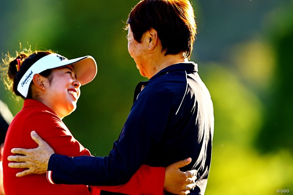 2024年 富士通レディース 最終日 山下美夢有 樋口さんも祝福