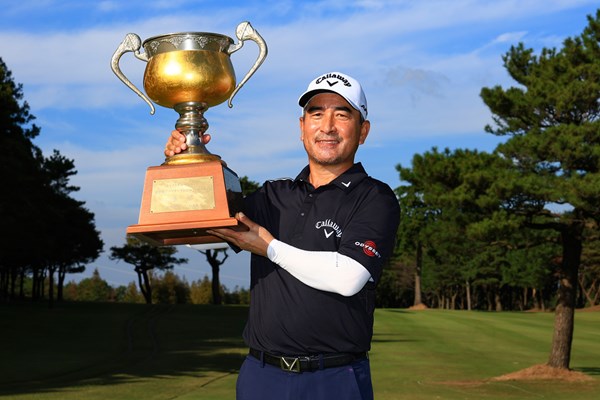 5年ぶりにシニアツアーを制したソク・ジュンユル（提供：日本プロゴルフ協会）