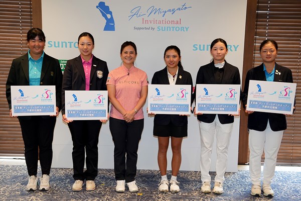 2024年 宮里藍インビテーショナルSupported by SUNTORY 宮里藍さん トップ5の選手と記念撮影