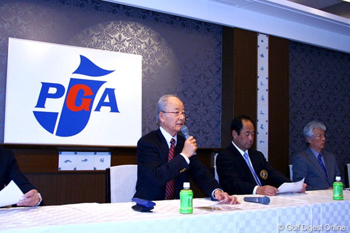 2011年のシニアツアー日程が発表。松井功PGA会長が会見を行った 2011年 シニアツアー日程発表 松井功PGA会長