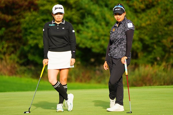 2024年 BMW女子選手権 3日目 勝みなみ シャネッティ・ワナセン 同組のシャネッティ・ワナセン（右）との話題は