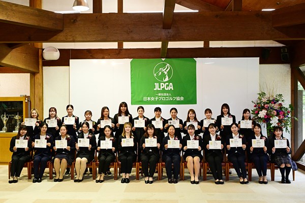 狭き門を突破した26人が入会式に臨んだ（Atsushi Tomura/JLPGA via Getty Images）